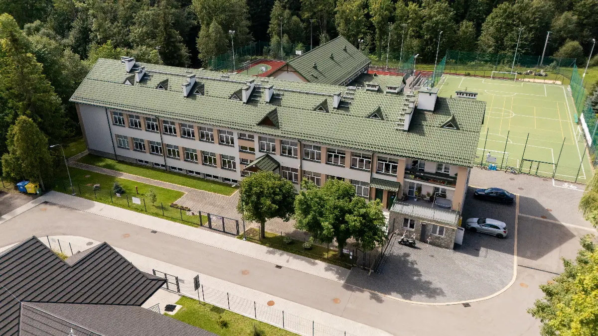 Szkoła Podstawowa nr 4 w Zakopanem przygotowana na nowy rok szkolny z modernizowanymi wnętrzami i nowymi przestrzeniami
