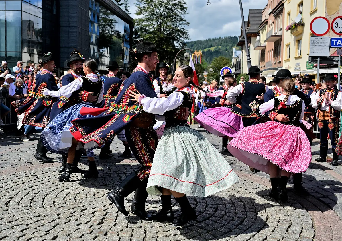 Barwne wydarzenia trzeciego dnia 57. Międzynarodowego Festiwalu Folkloru Ziem Górskich