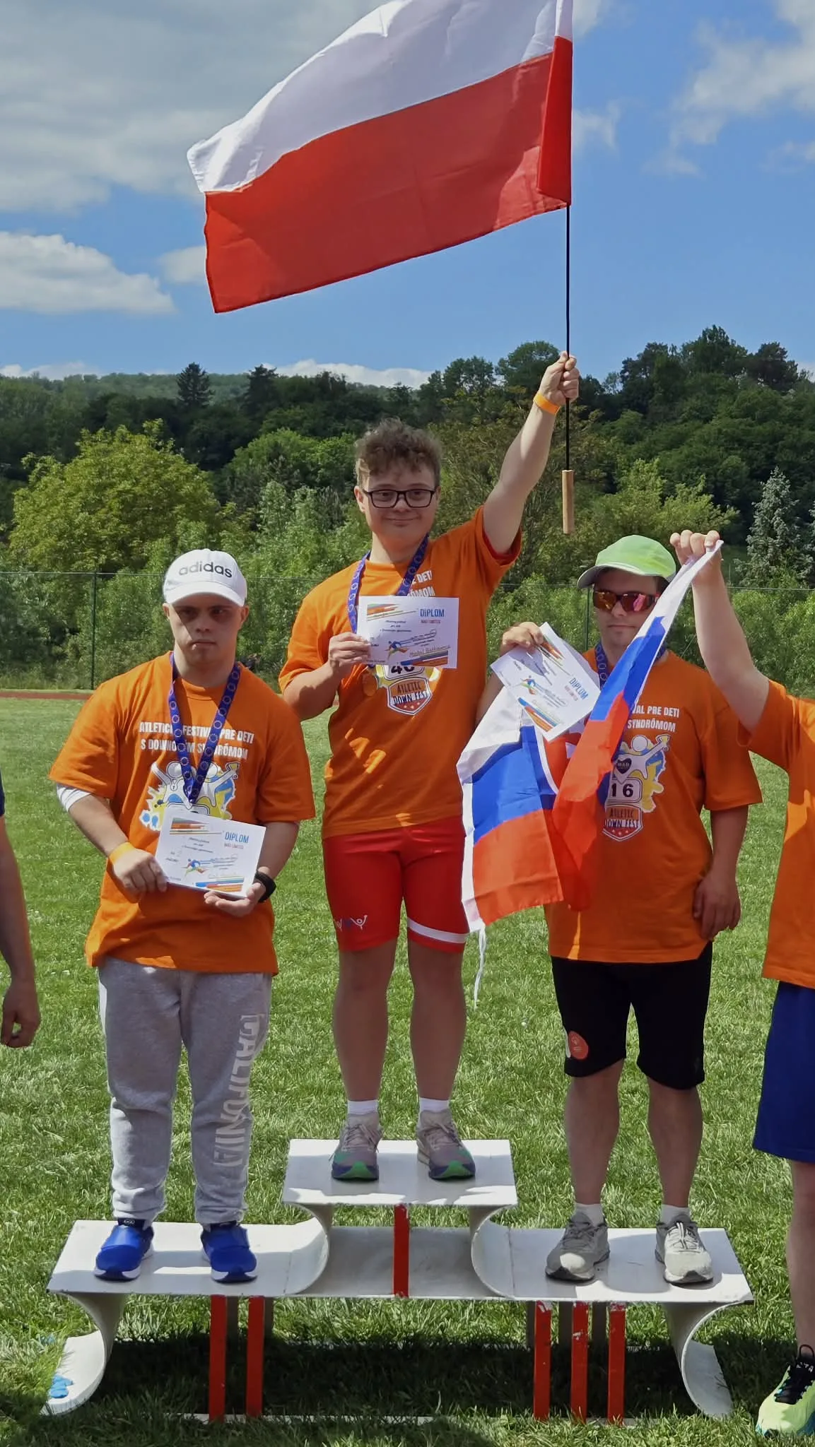 Młodzi sportowcy z Fundacji HANDICAP zdobywają medale na międzynarodowych zawodach lekkoatletycznych