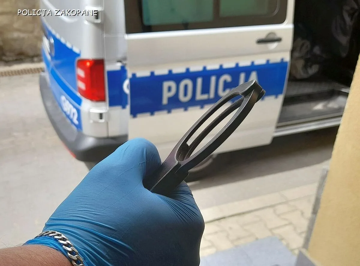 Policjant zatrzymał poszukiwanego w czasie wolnym od służby