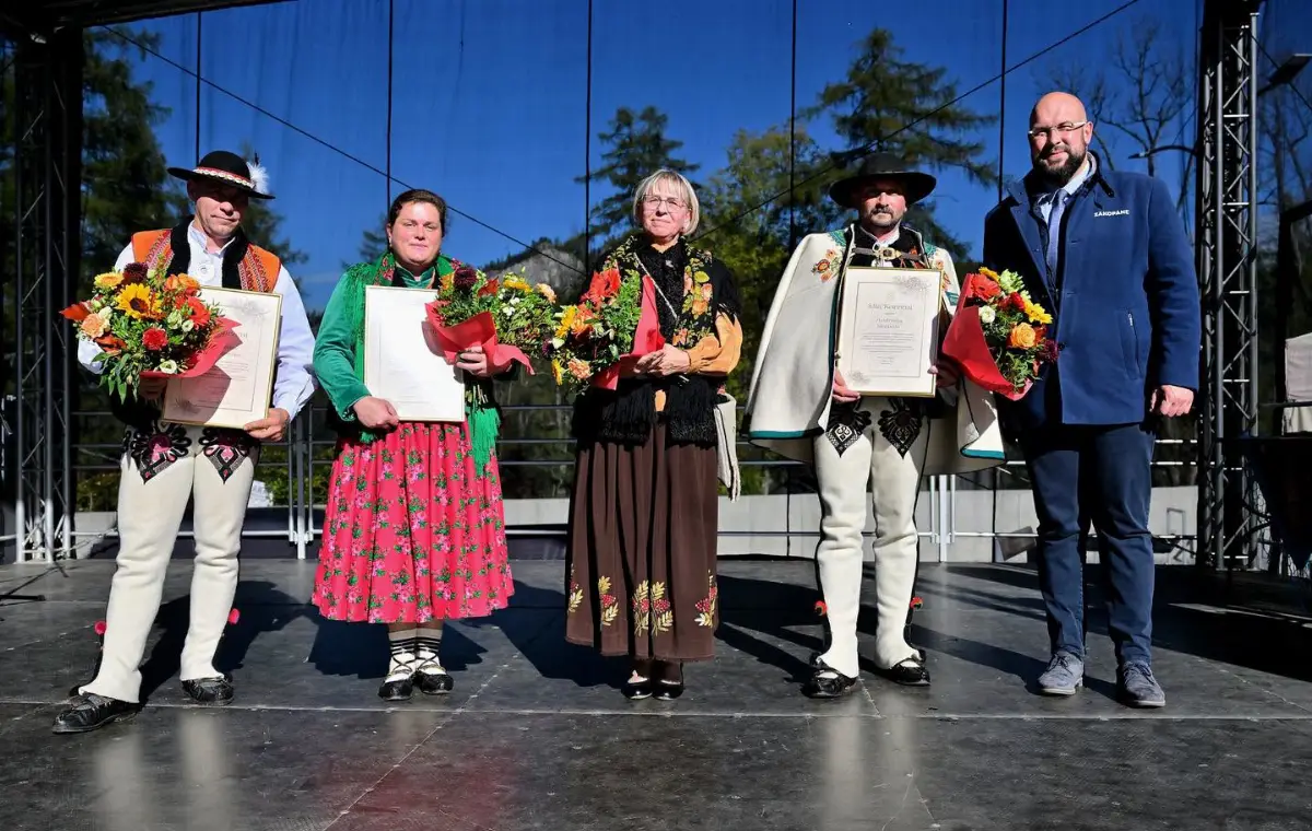 Laureaci nagrody „Siła Korzeni” podczas Festiwalu „Inspirowane Górami”