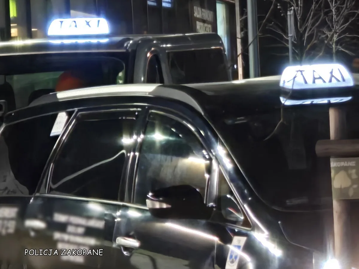 Kierowca TAXI zatrzymany przez policję za jazdę w stanie nietrzeźwości