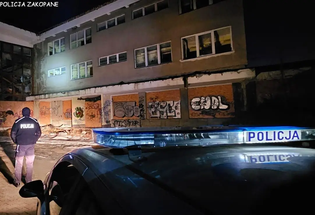 Pomoc policji dla osób narażonych na wychłodzenie w Zakopanem